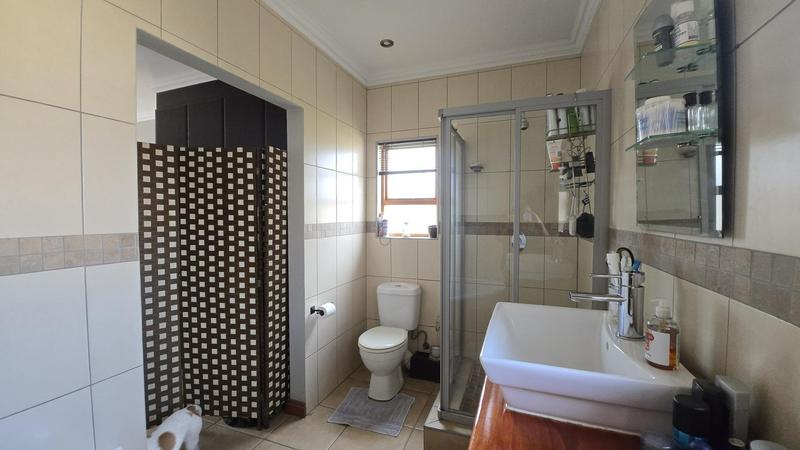 2 Bedroom Property for Sale in Gateway Manor North West